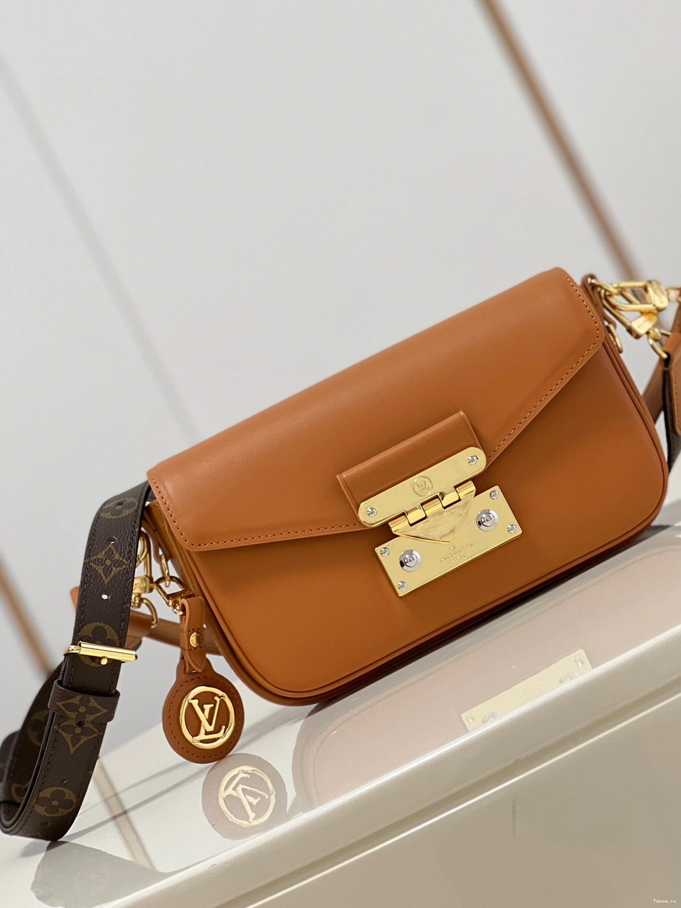 Cheap Louis Vuitton SWING 0715